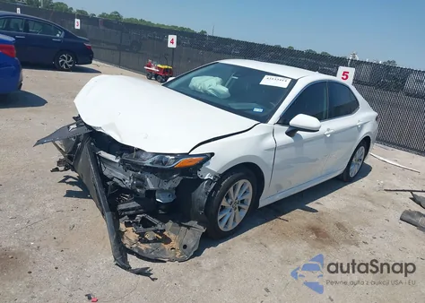 2021 Toyota Camry Le из США, поврежденный, VIN 4T1C11AK5MU450284